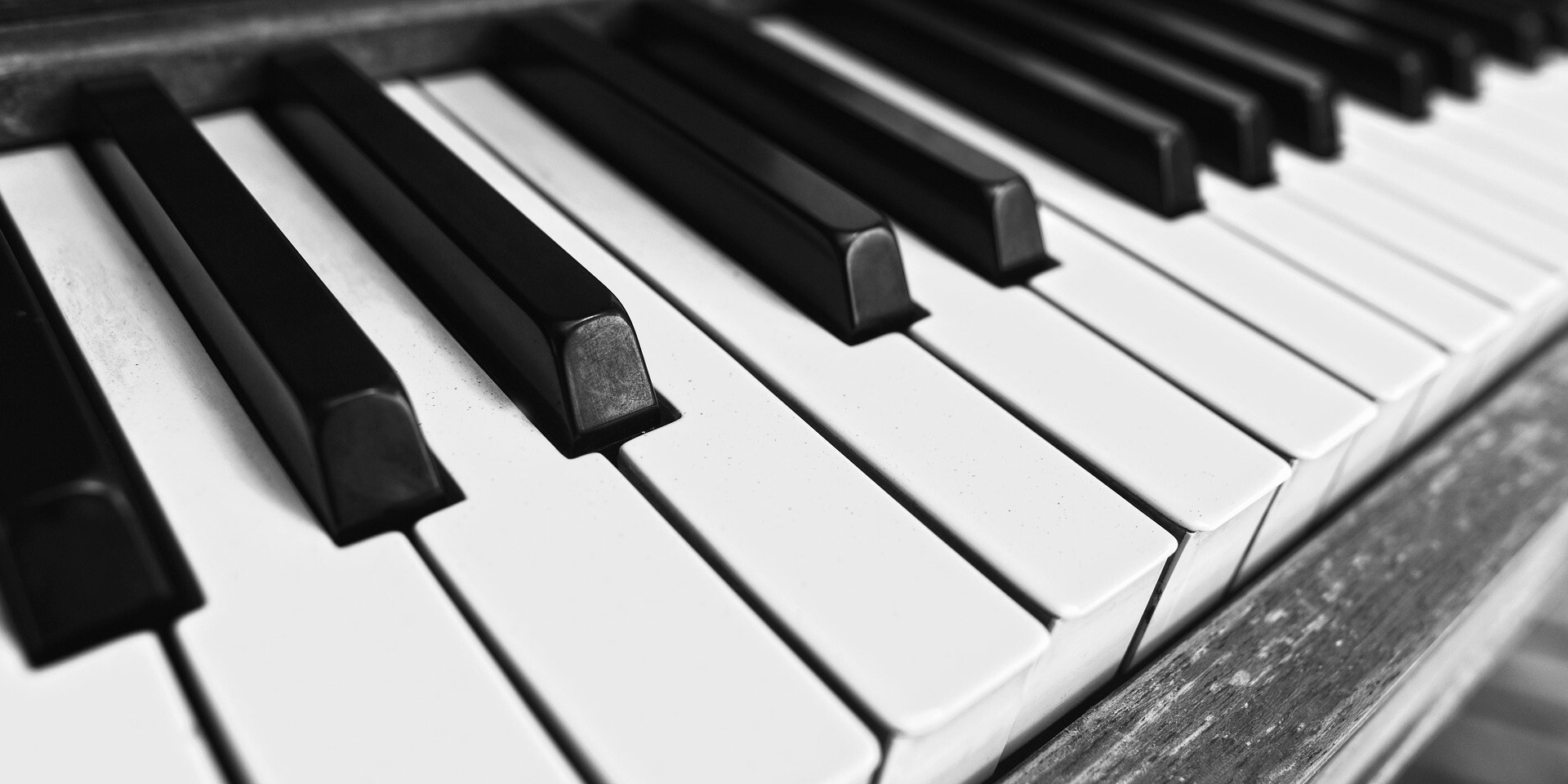 Black and white close-up image of a piano keybaord by Mabel Amber, who will one day from pixabay